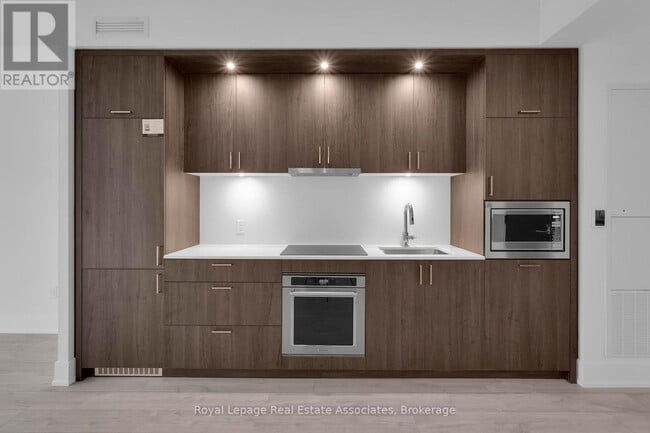 Building Photo - 259 The Kingsway