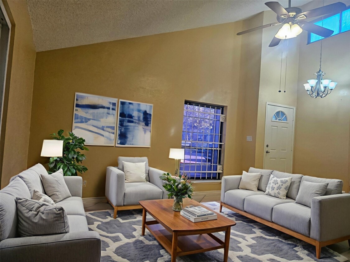 Foto principal - 5853 Village Forest Ct