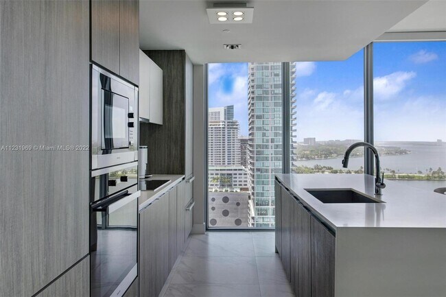Foto del edificio - 2900 NE 7th Ave