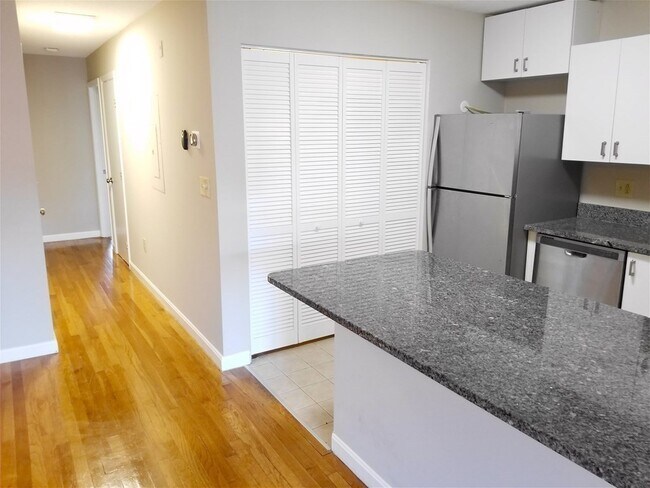 Building Photo - 616 Boston Ave