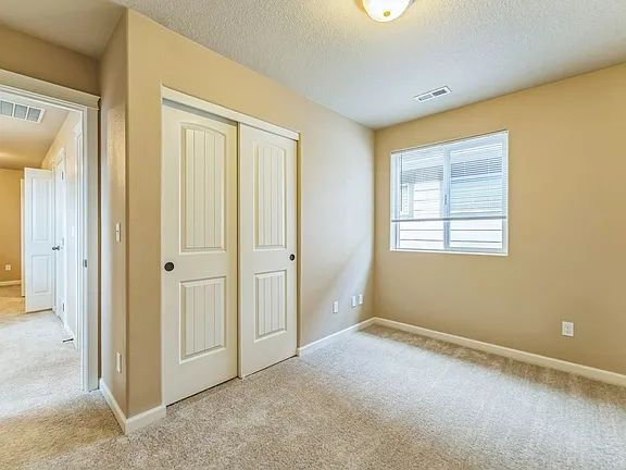 Foto del edificio - "Cozy 3-Bedroom Retreat with Fireplace on Kingwood St, Forest Grove – Your Perfect Home Awaits!"