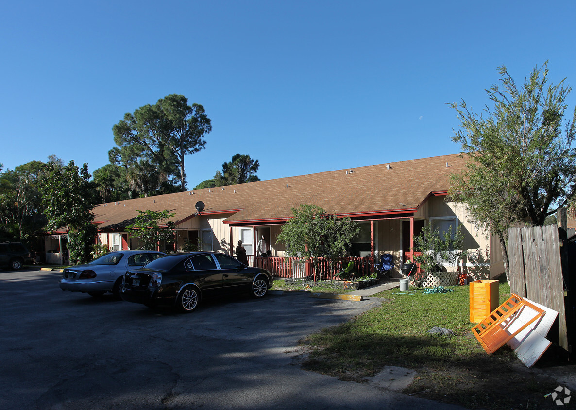 Pine Terrace Apartments - Belmont on Stacy