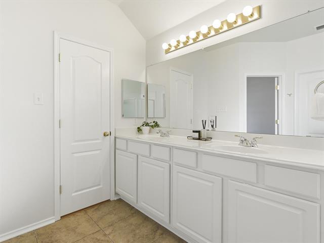 Foto del edificio - 11217 Clover Knoll Dr