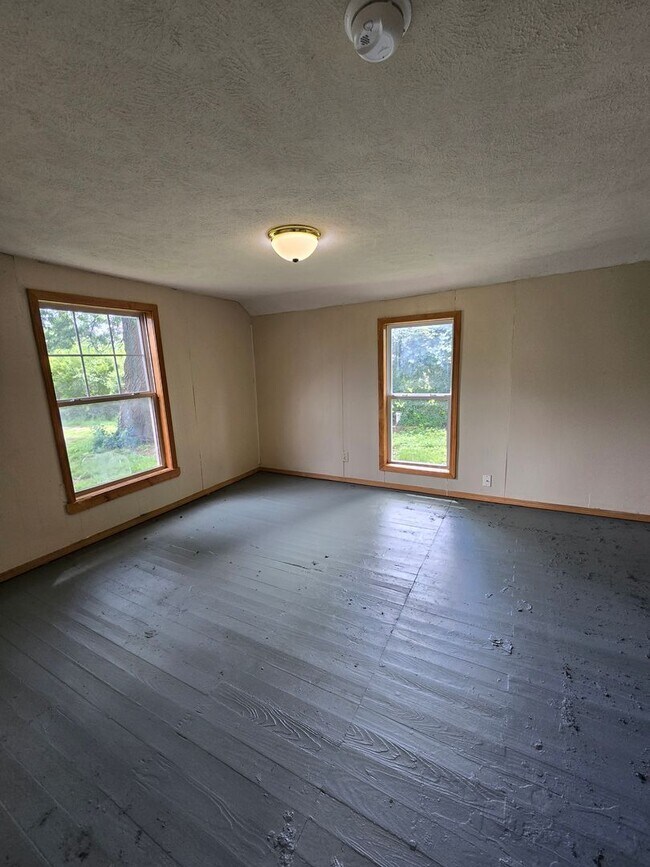Building Photo - 2 Bedroom | 1 Bathroom House | Large Yard ...