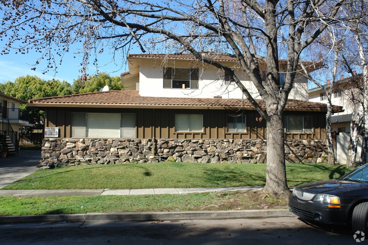 Building Photo - 1117 Oakmont Dr