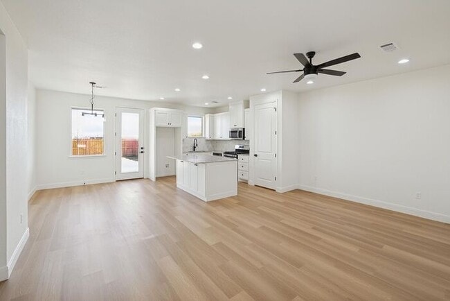 Building Photo - 10374 Tierra Santa Dr