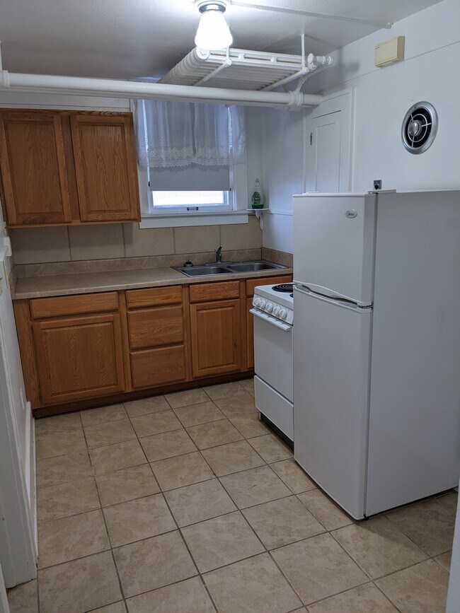 Kitchen - 402 N 14th St