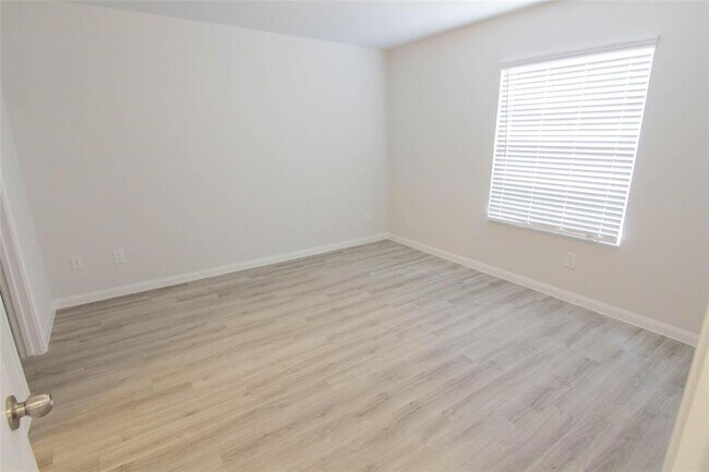 Foto del edificio - 4027 Rose Mary Bend