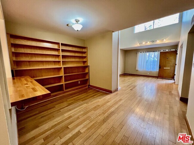 Foto del edificio - 4805 Maytime Ln