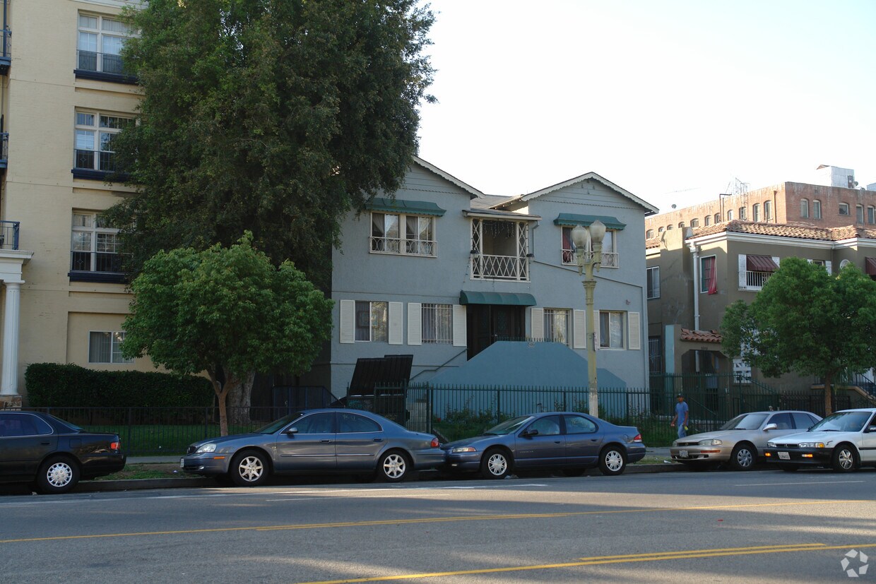 Primary Photo - 516 S Rampart Blvd