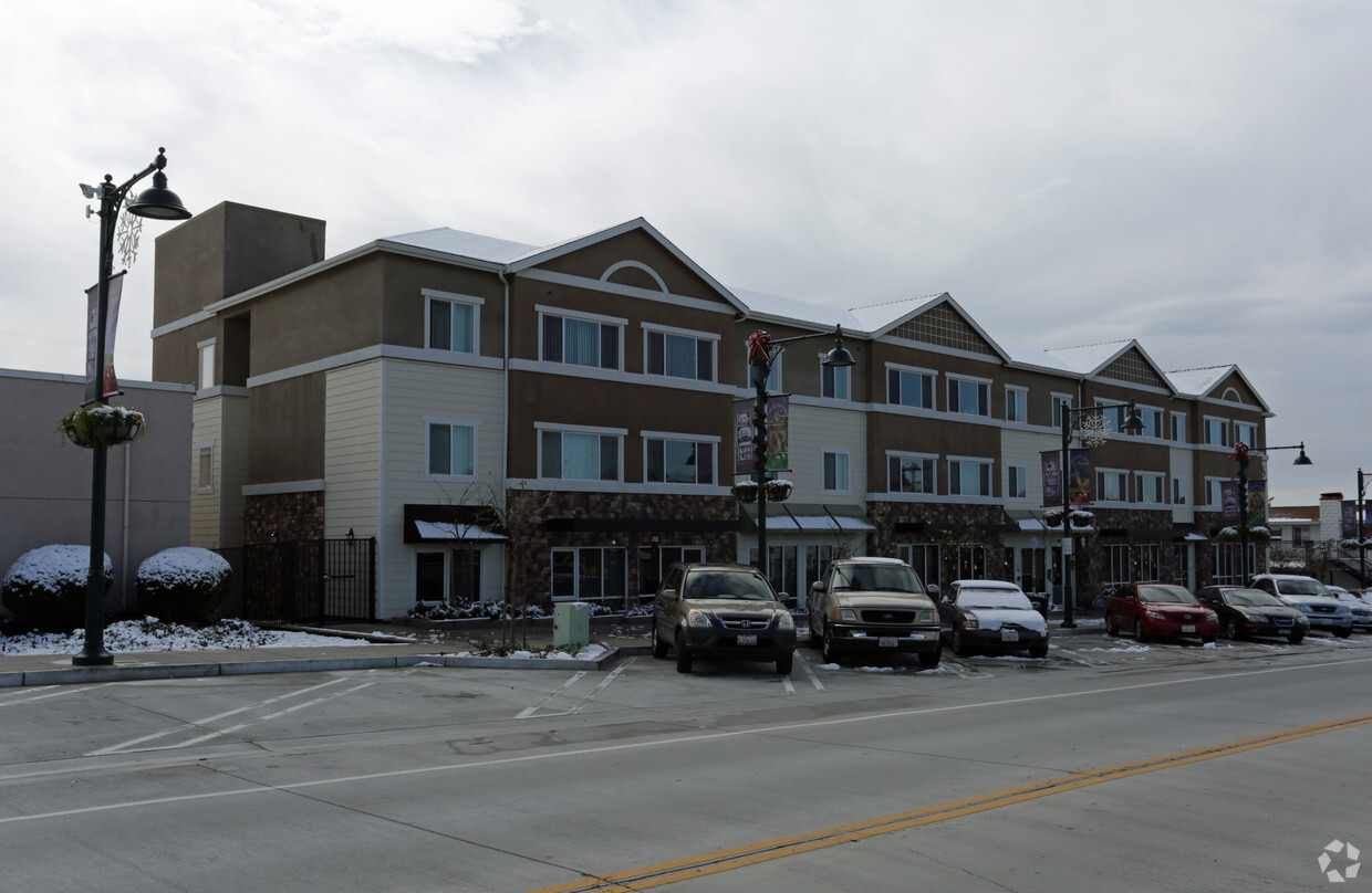 Foto del edificio - Green Valley Village Senior Apts. 55+