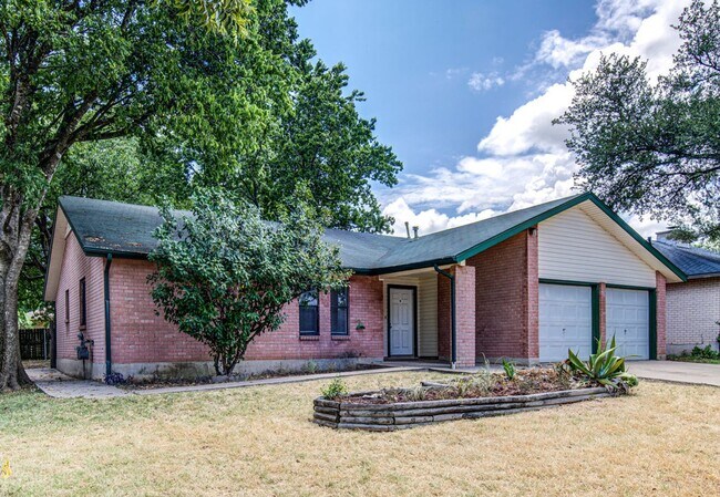 Foto del edificio - 10105 Woodland Village Dr