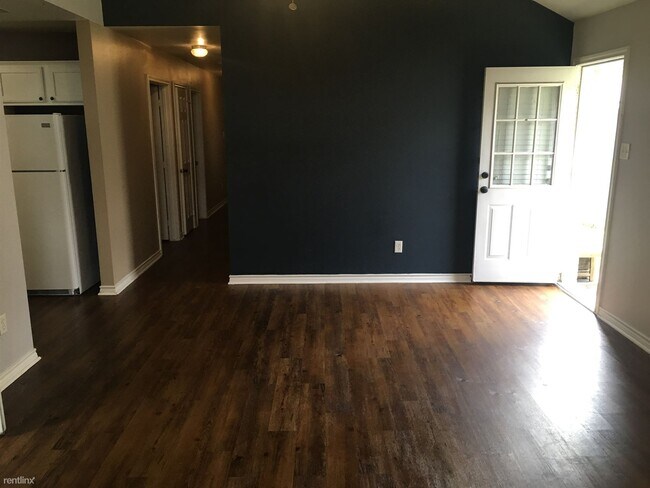 Building Photo - 3 br, 3 bath Duplex - 2312 Axis Ct 2314 Ax...