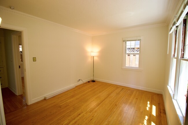 Building Photo - 212 Gilbert Ave