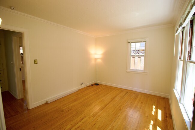 Foto del edificio - 212 Gilbert Ave