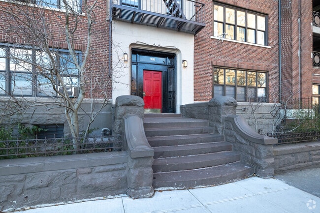 Entrance - 916 Union St