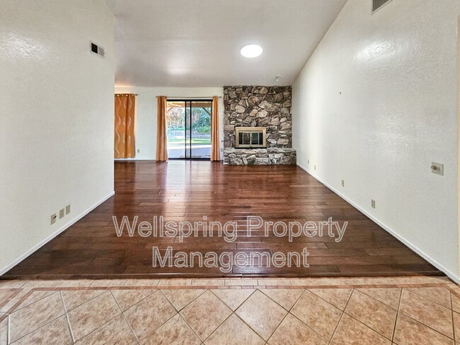 Foto del edificio - 413 Mt Rainier Pl