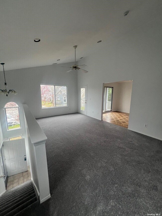 Building Photo - 814 Birchwood Park Dr