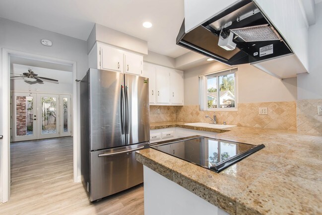 Cocina - 4710 E Shaw St