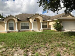 Building Photo - 705 SW Monsoon Rd