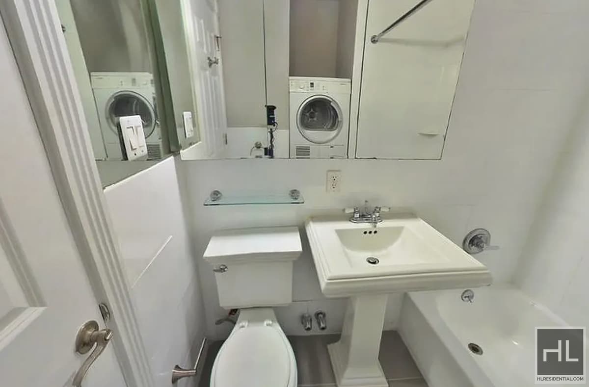 Building Photo - East 25th Street