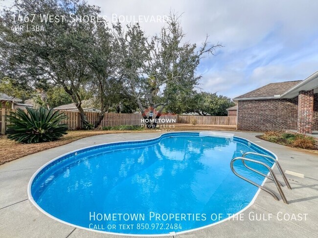 Building Photo - Luxurious 4-Bed Oasis with Pool in a Gated...