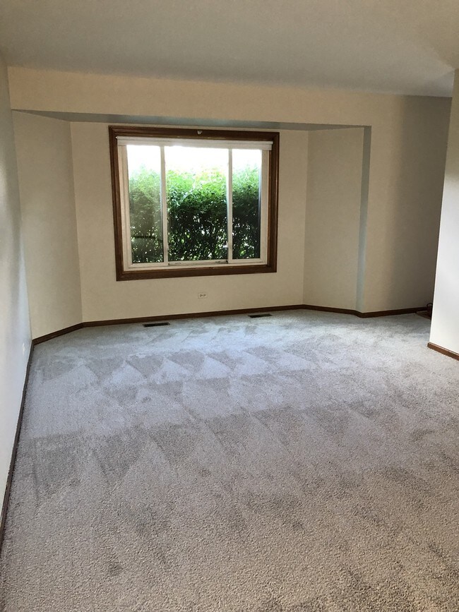 Building Photo - 1272 Old Mill Ct