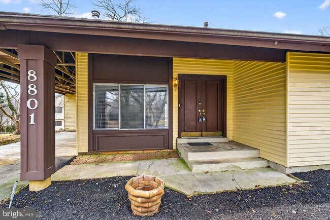 Foto del edificio - 8801 Monmouth Dr