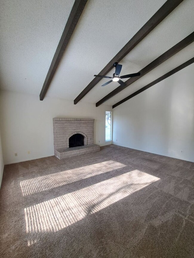 Building Photo - 4593 N Emerson Ave