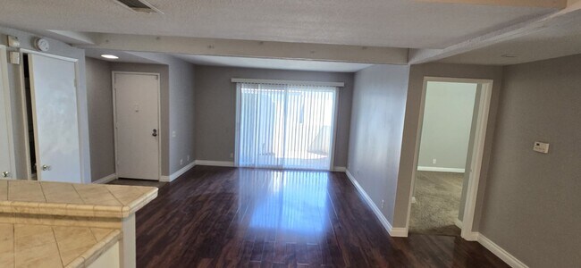 Foto del edificio - Spacious 2 Bedroom with Private Patio & In-Unit Laundry