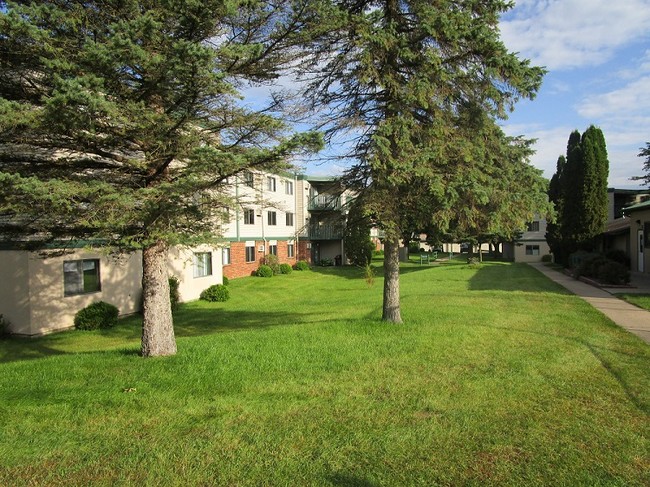 Building Photo - Fairway Woods Apartments