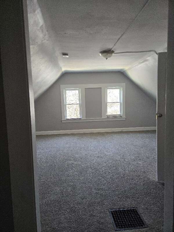 Building Photo - 9024 Yale Ave