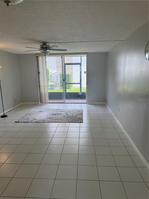 Building Photo - 810 Oakgrove Dr