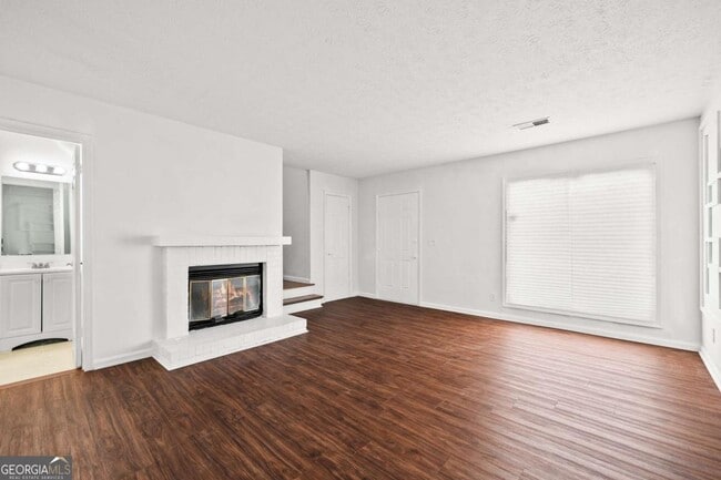 Building Photo - 151 Old Ferry Way