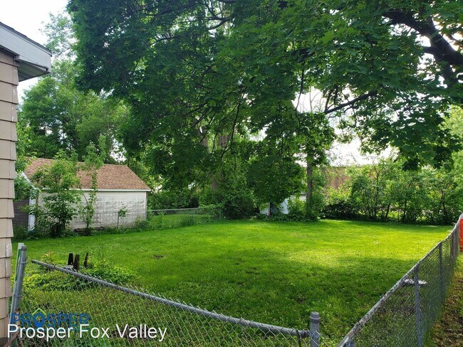 Building Photo - 3 br, 1 bath House - 1117 Michigan St