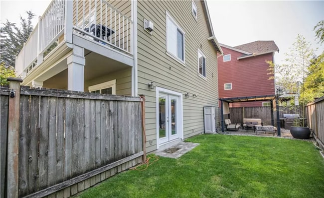 Building Photo - Gorgeous Parkview Village Home - 3 bedroom...