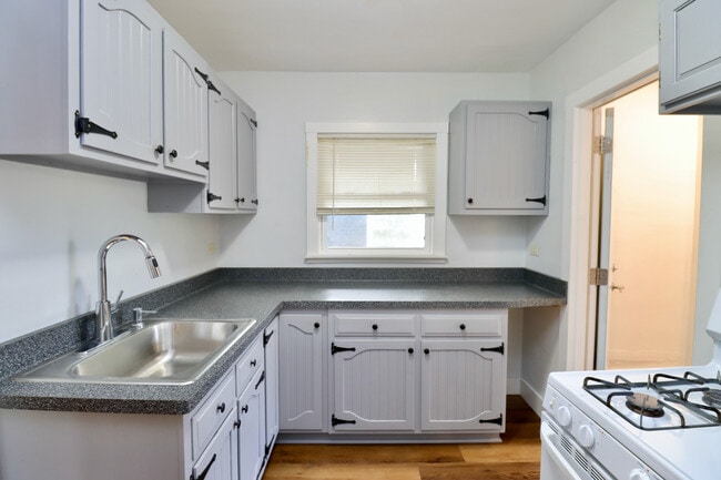 Building Photo - 744 Central Ave