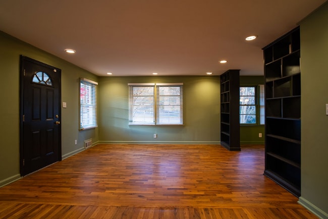 Building Photo - 2063 Delano Dr NE