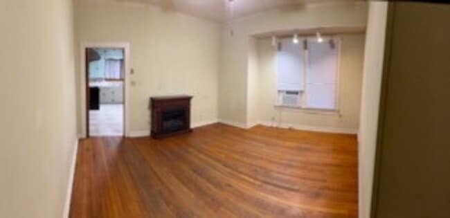 Building Photo - 704 E Thomas St