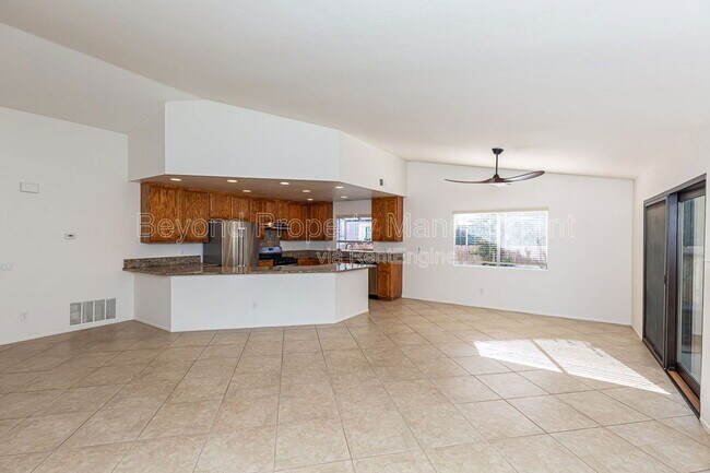 Foto del edificio - 608 Maybritt Cir