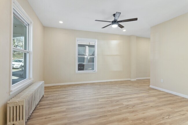 Foto del edificio - 5 Bedroom Single Family in Brunswick