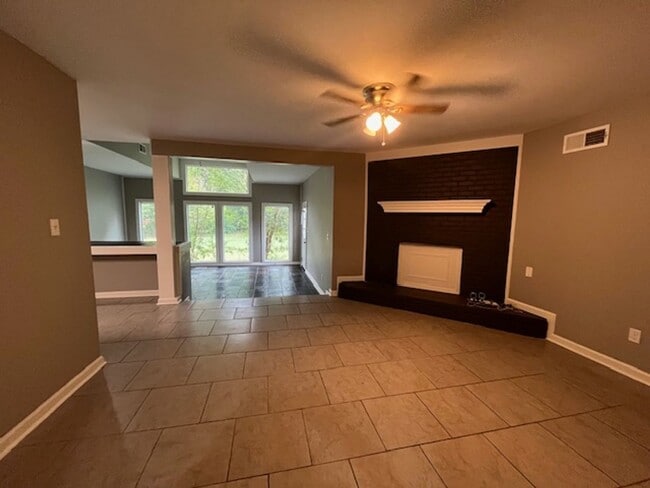 Building Photo - Renovated 4 Bedroom 2 Bath Home for Rent!!