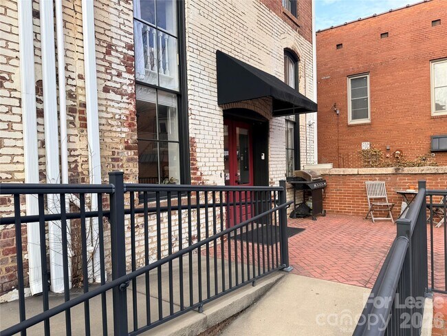 Foto del edificio - 113 N Main St