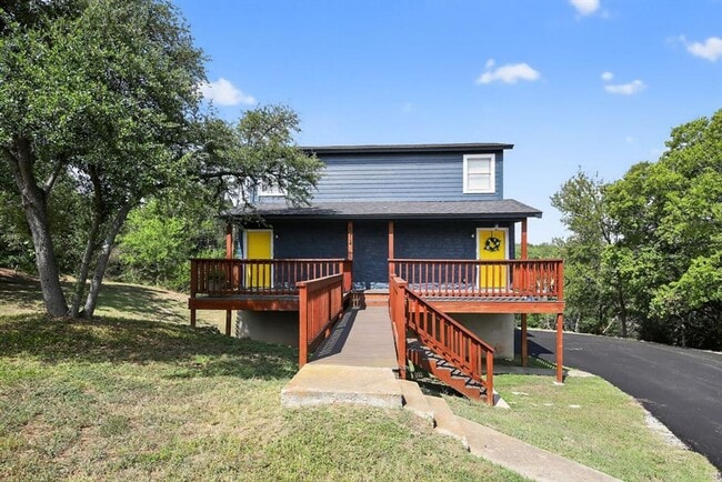Building Photo - Rifle Bend Duplex