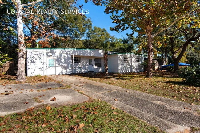 Building Photo - 213 Hawthorne Cir