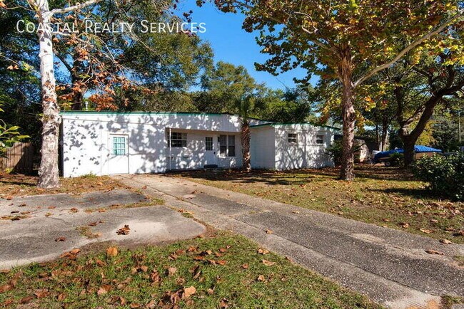 Foto del edificio - 213 Hawthorne Cir