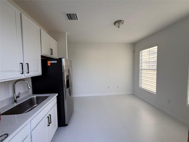 Building Photo - 32241 SW 195th Ave
