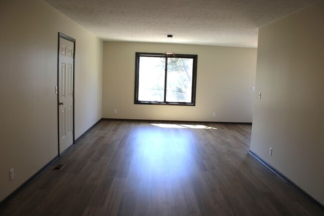 Foto del edificio - Stunning Brand New Construction Home – 4 B...