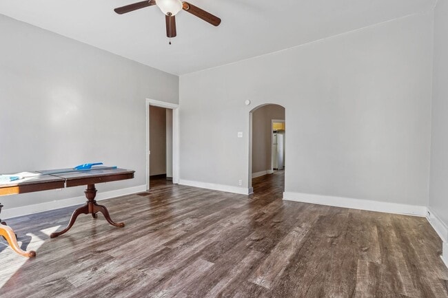 Building Photo - Updated 3 Bed/1.5 Bath With Bonus Rooms-Cl...