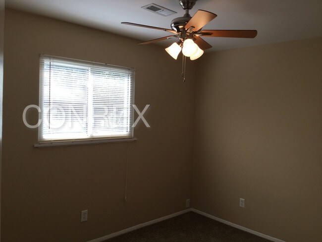 Foto del edificio - 4045 Overcreek Ln